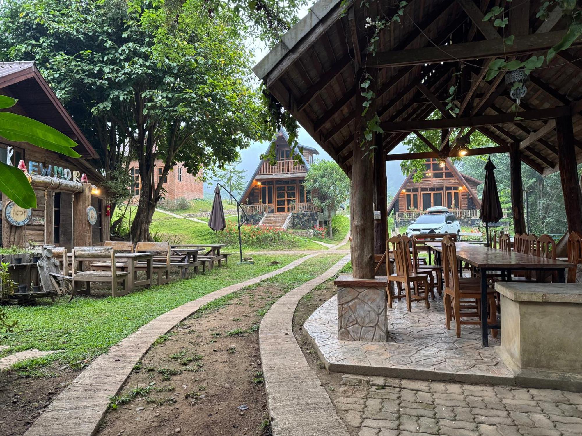 Ban Kaew Mo Ra Glamping & Restaurant Hotel Pang Mapha Exterior photo