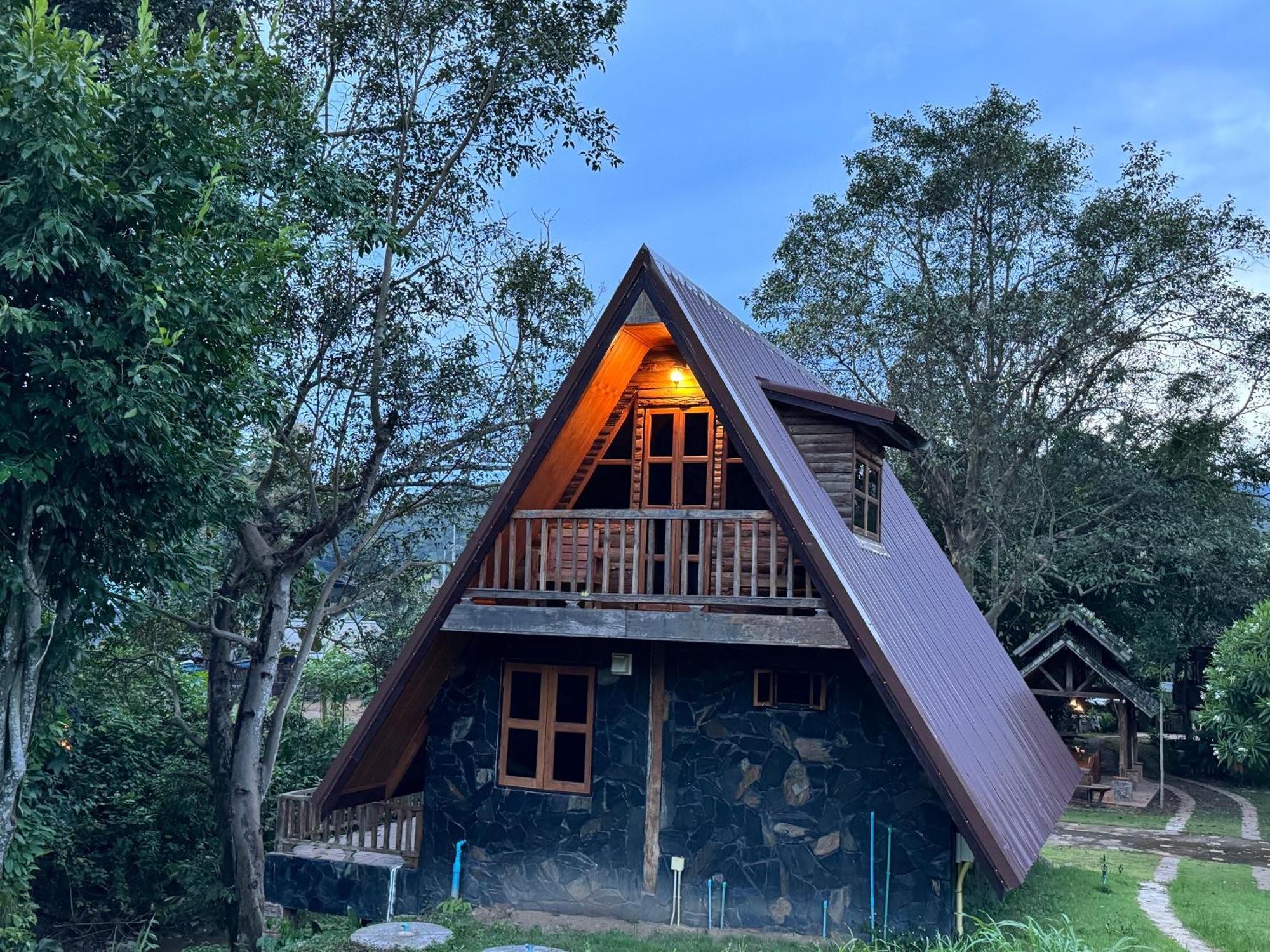 Ban Kaew Mo Ra Glamping & Restaurant Hotel Pang Mapha Exterior photo