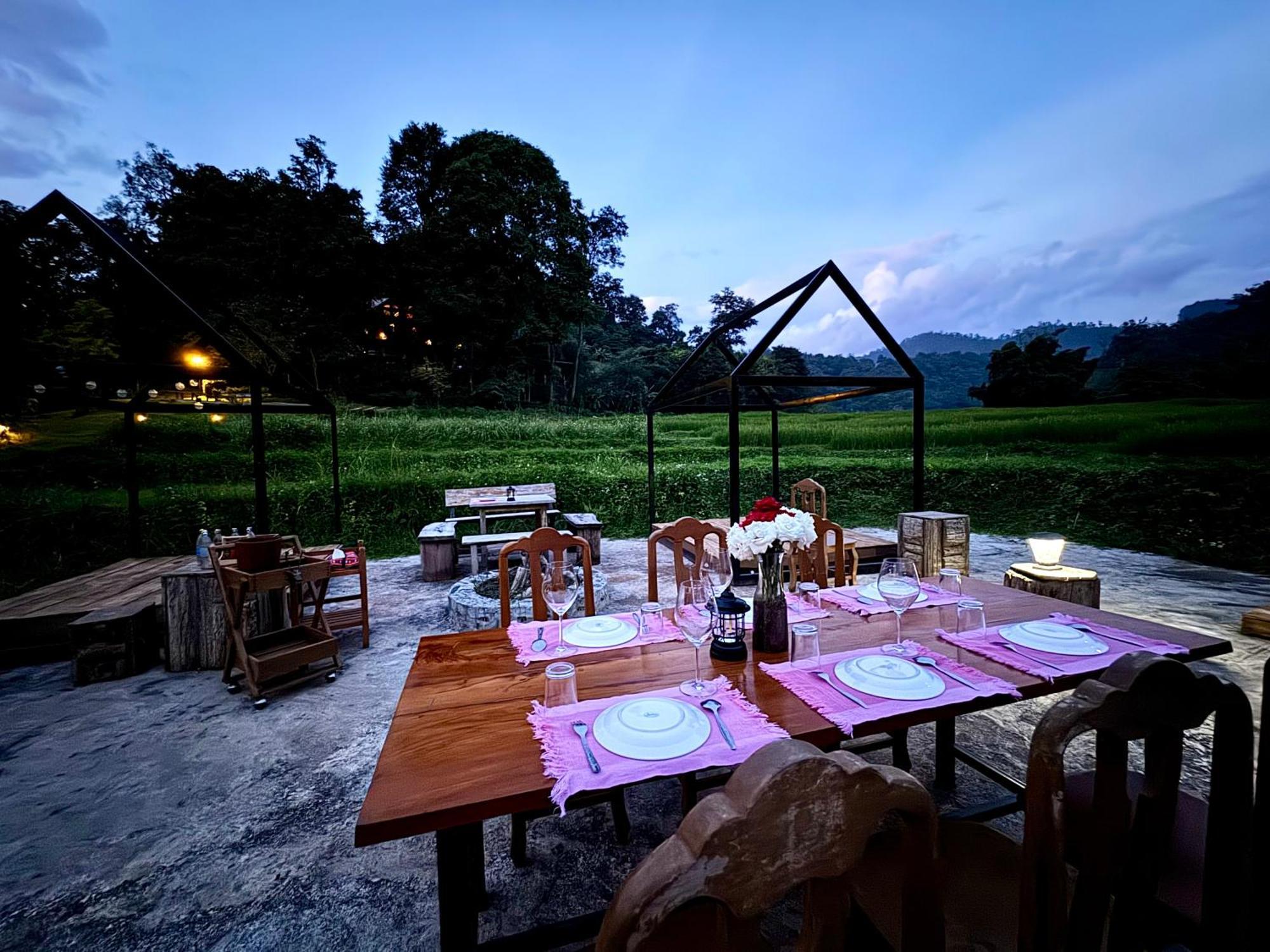 Ban Kaew Mo Ra Glamping & Restaurant Hotel Pang Mapha Exterior photo