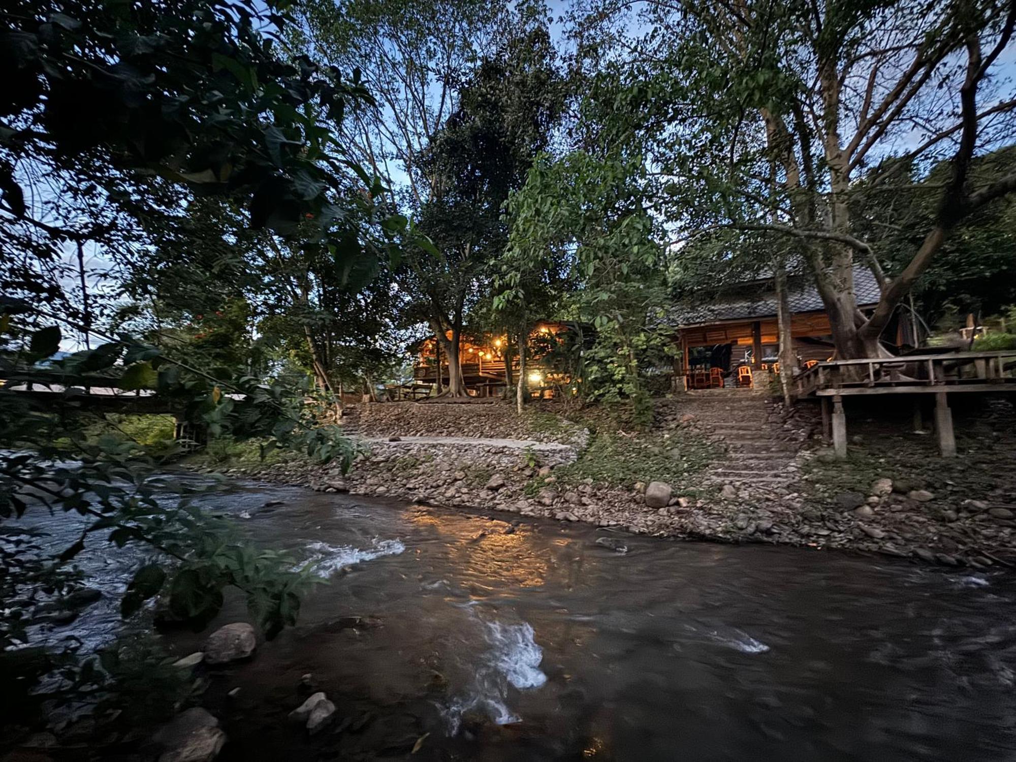 Ban Kaew Mo Ra Glamping & Restaurant Hotel Pang Mapha Exterior photo
