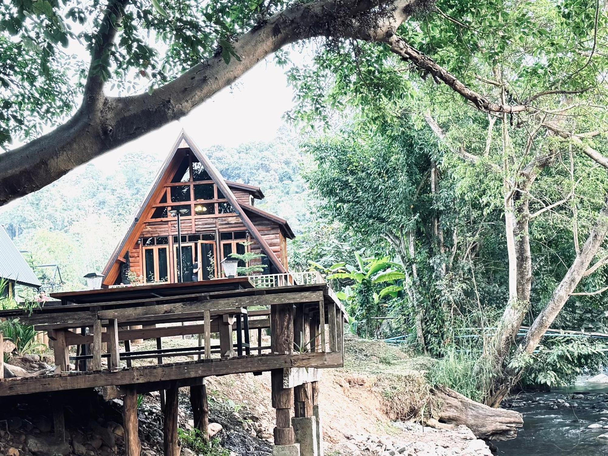 Ban Kaew Mo Ra Glamping & Restaurant Hotel Pang Mapha Exterior photo